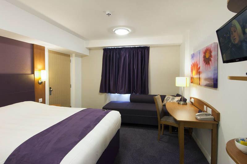 Premier Inn London Enfield Eksteriør bilde